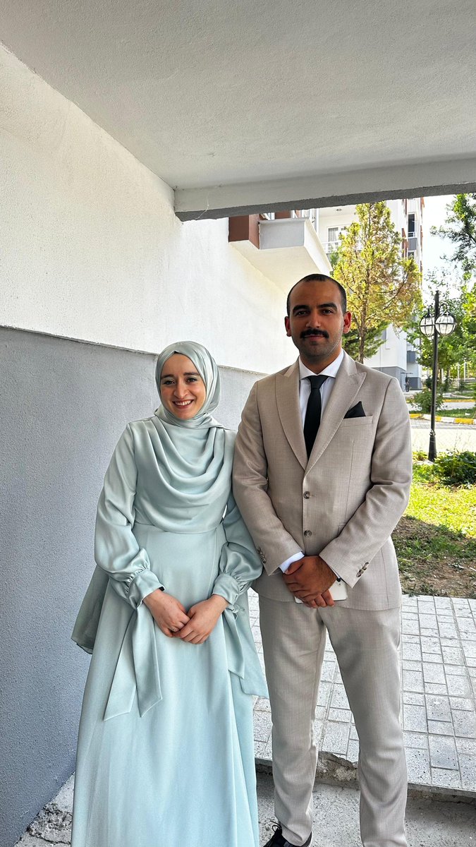 ademdentwitler's tweet photo. Sonunda nişanlandim.. benimle nişanlandığı için nişanlıma teşekkür ederim https://t.co/ej4kLPyKQu