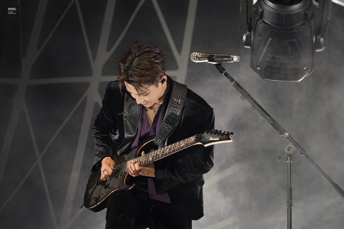 hongj1998ng's tweet photo. 240728 Dallas HD
🎸🖤

#에이티즈 #ATEEZ #HONGJOONG #홍중 https://t.co/uIg3r715SE