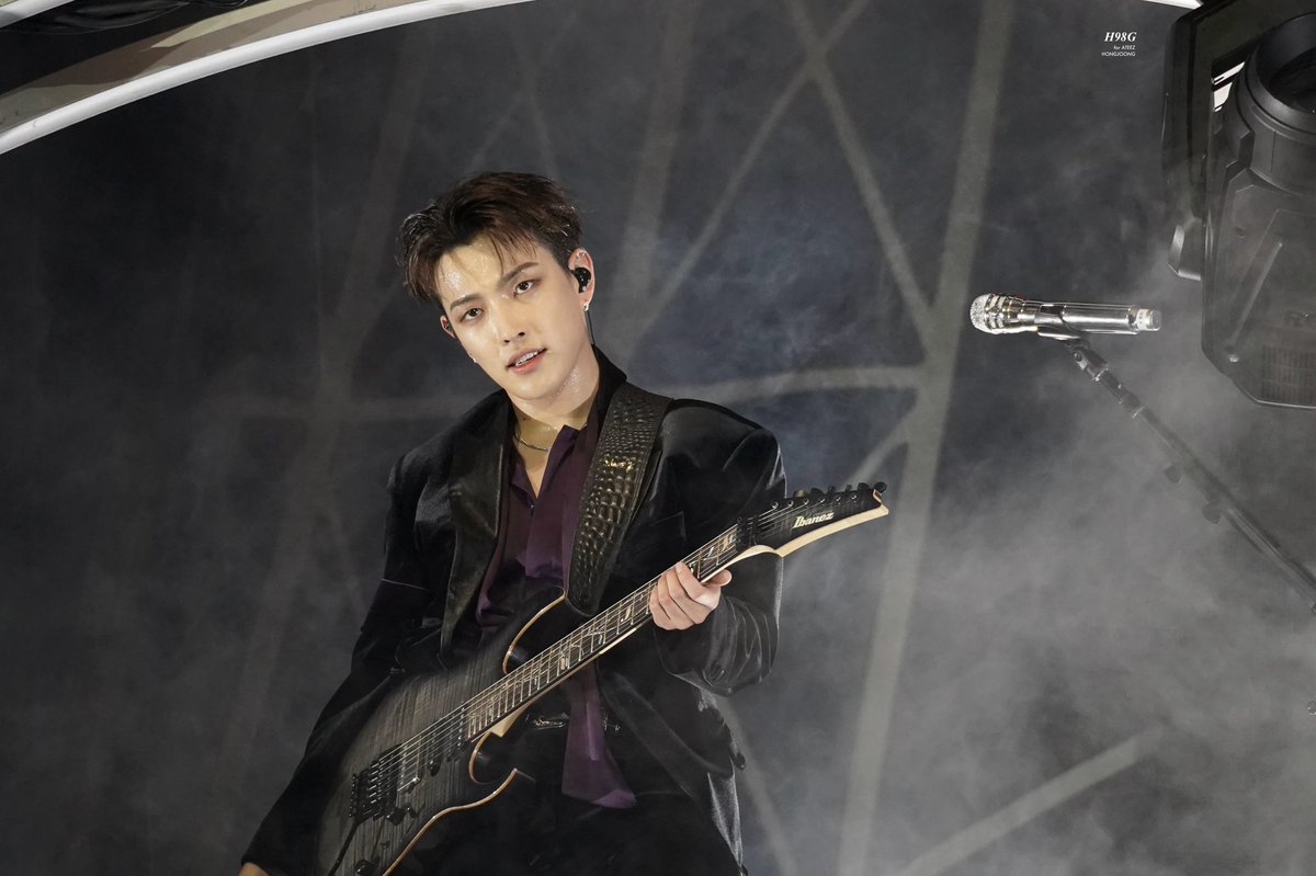 hongj1998ng's tweet photo. 240728 Dallas HD
🎸🖤

#에이티즈 #ATEEZ #HONGJOONG #홍중 https://t.co/uIg3r715SE