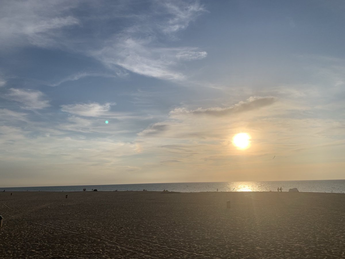TaijcoN's tweet photo. #vrtweer #Oostende #strand #zonsondergang https://t.co/RRK1zZ42Mc