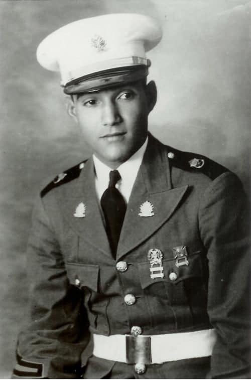 𝗧𝗶 𝗺𝗼𝘀𝗼 𝗟𝗶𝘀𝘁𝘄𝗮

29 jiyè 1958, yon gwoup opozan pran zam nan lide pou yo pouse do prezidan François Duvalier deyò palè nasyonal.

Papa Doc ki te parèt yon popilis te genyen anfas li yon bon pati nan kominote milat la.  Sektè sa a ki te fòme « lelit » la te konn