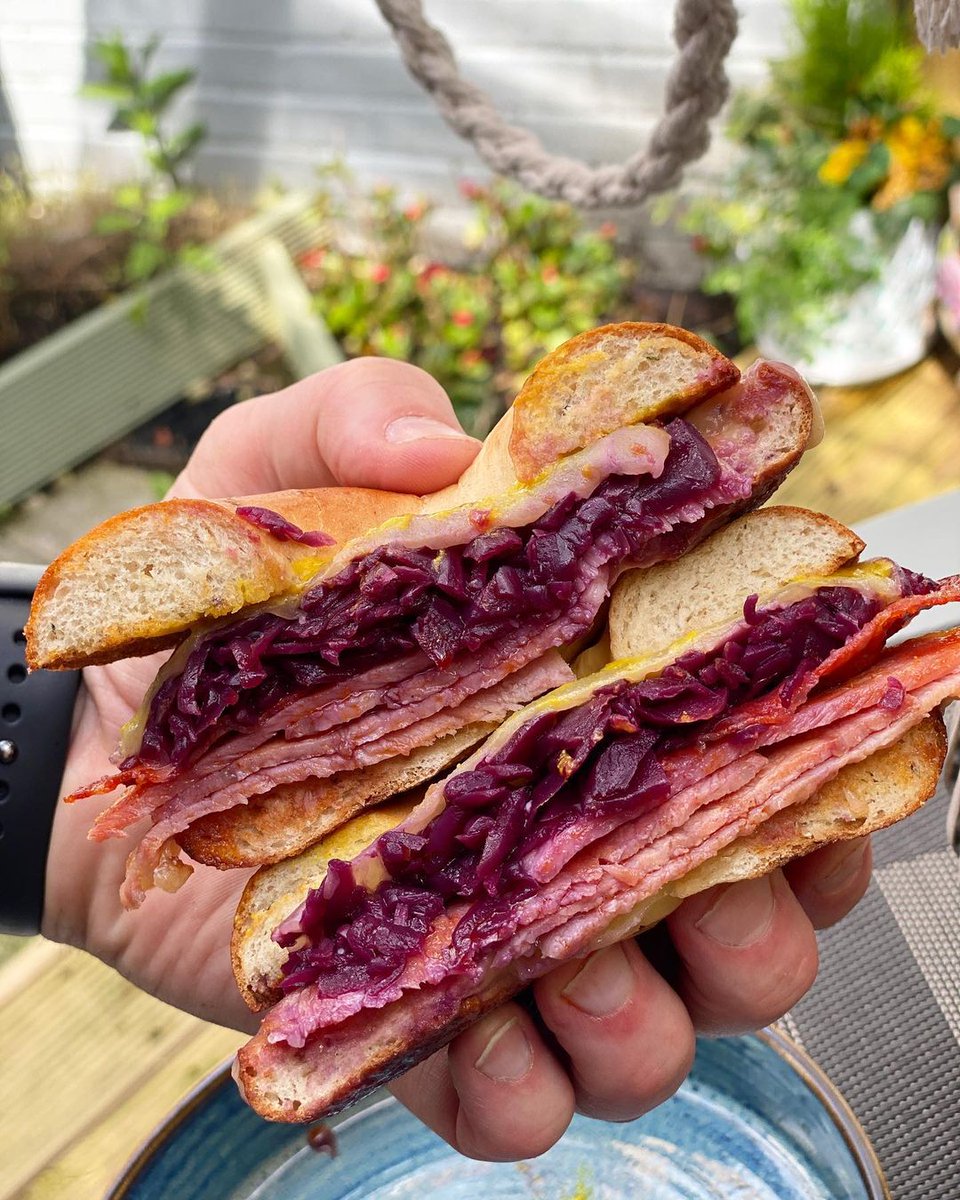 kuhne_uk's tweet image. A #bagel LOADED with #RedCabbage 😍

We are impressed and hungry at the same time!

📷 Insta: /smoke_shack_ni

#lunch