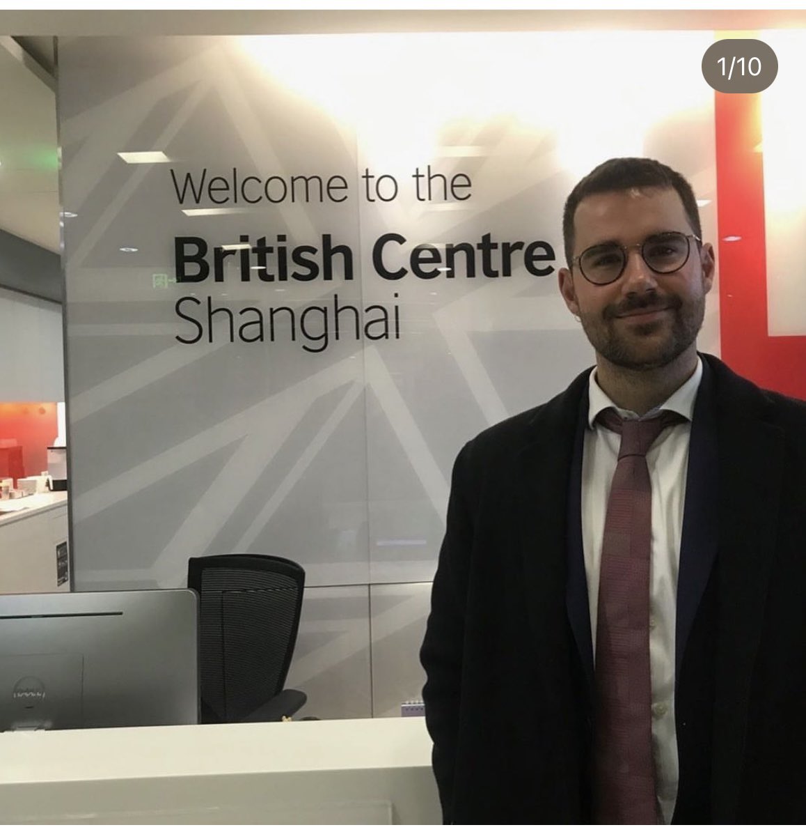 tombromly's tweet photo. Same place…4 years apart…really happy to be back at our Consulate General in Shanghai! (I came here in 2020 on my first ever overseas trip with the FCDO and realised then that I wanted to work in China!) 🇨🇳 🇬🇧 https://t.co/xCeey1g8tX