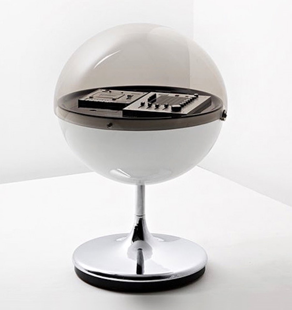 luusssso's tweet photo. White retro record players >> https://t.co/gTTEtp2SQB
