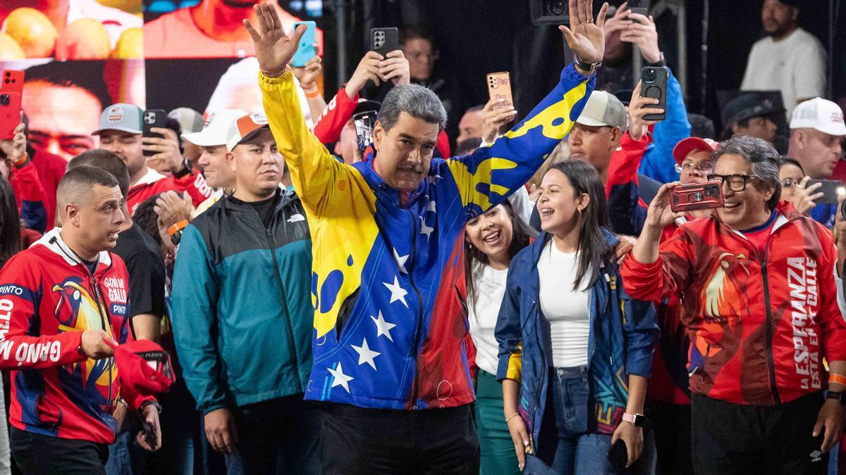 Felicidades para el pueblo de Venezuela que una vez más pusieron en alto a la Revolución Bolivariana, a Chávez y a Nicolás Maduro.
#IslaRebelde
#DeZurdaTeam
<a href="/Reylope13/">Rey Lopez</a>
<a href="/Giro5O/">Giraldo Martín Lazo</a>
<a href="/Luar5901/">Lucas Cuba 👍</a>
<a href="/Ruben24HJ/">Rubén González Gil 🇨🇺 👍</a>
<a href="/EVilluendasC/">Enrique Villuendas</a>