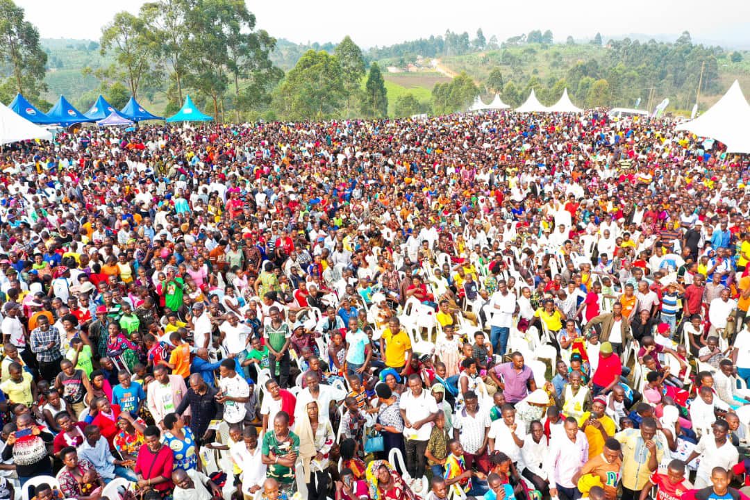 Thomas_Tayebwa's tweet photo. Thank you my lovely people for showing H.E @KagutaMuseveni the love 👏👏👏👏 https://t.co/vIHefMwxm9