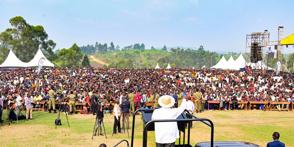 Thomas_Tayebwa's tweet photo. Thank you my lovely people for showing H.E @KagutaMuseveni the love 👏👏👏👏 https://t.co/vIHefMwxm9