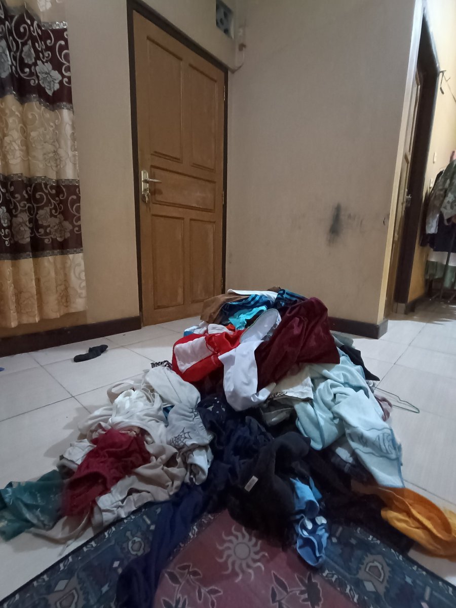 AnugrahBimar's tweet photo. Tolong apa ini. Banyak sekali, temani diriku menyelesaikan ini semua. Start 19.14 WITA https://t.co/89Ganw896t