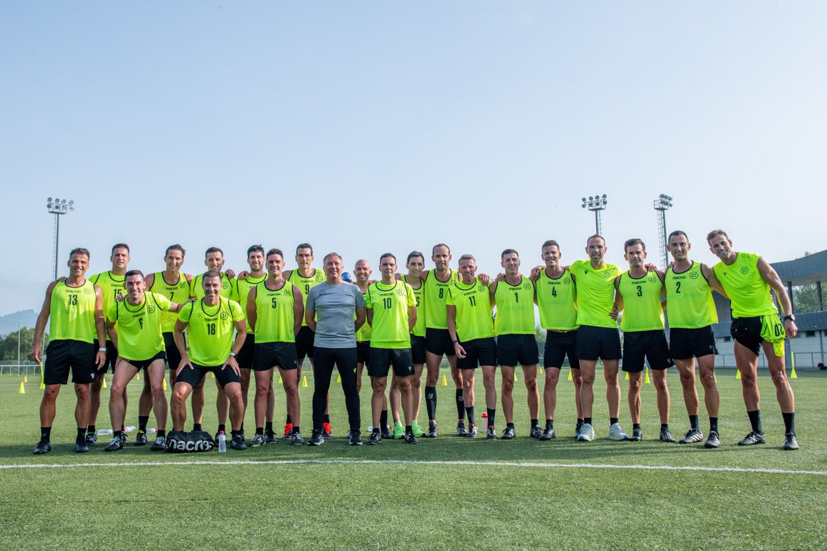 💪 Todos los árbitros y asistentes de Primera División han superado las pruebas físicas en el inicio del seminario de pretemporada

📍 Las Caldas (Oviedo)

⚽️ ¡Aquí comienza la temporada!

rfef.es/es/noticias/pr… 

#ArbitrajeRFEF I <a href="/CTARFEF/">CTA</a>