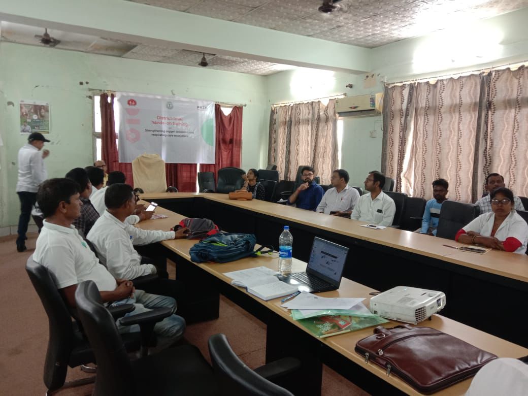 In collaboration with PATH, is organizing a district training on 'Strengthening Oxygen Utilization &amp; Respiratory Care Ecosystems' in 24 districts of Jharkhand. This training aims to enhance #Healthcare capacity &amp; ensure the efficient use of oxygen resources.