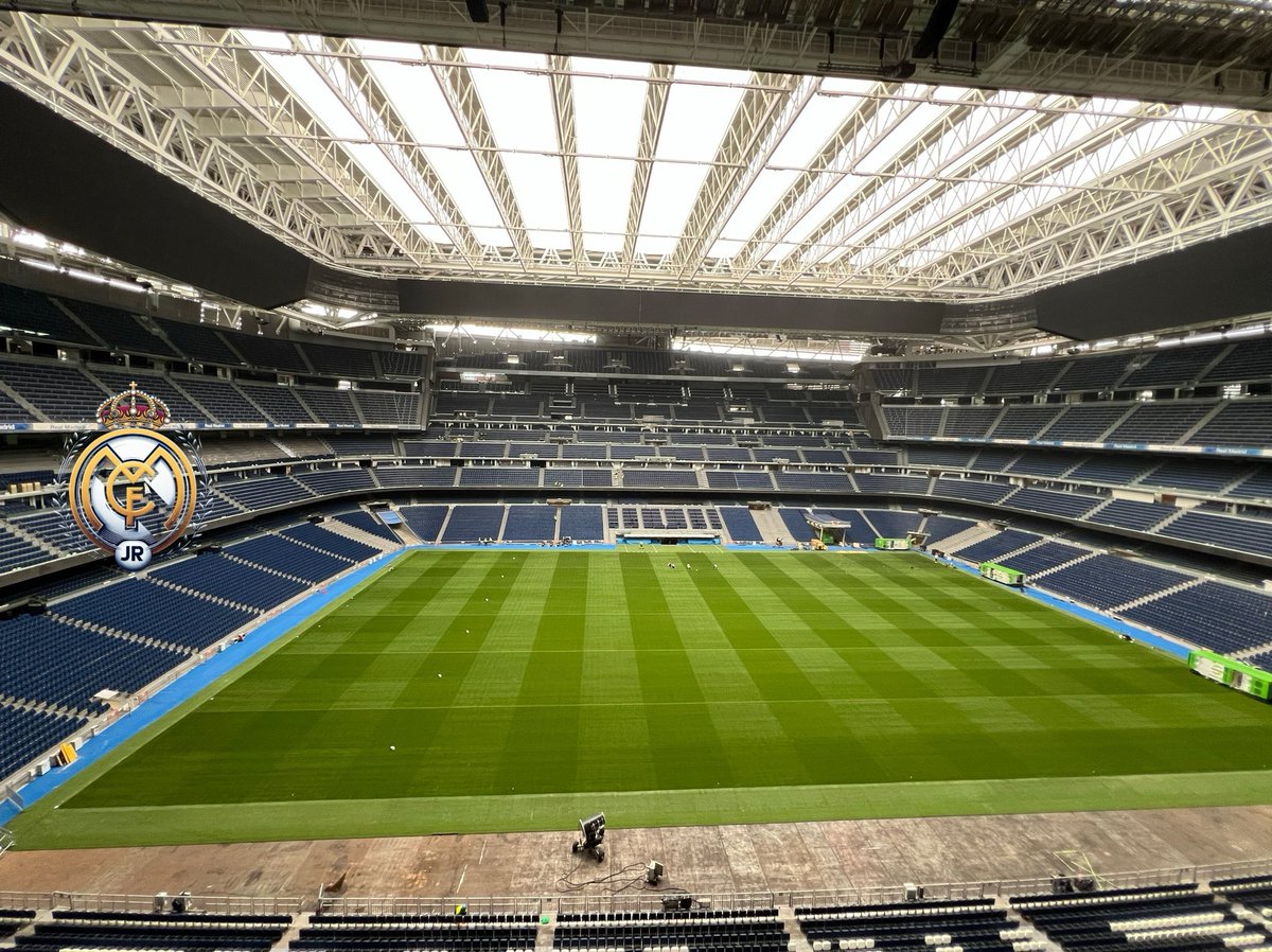 RMCFarab's tweet photo. العشب الجديد لملعب السانتياغو برنابيو. 🏟️✅ https://t.co/nlK2hGjjPX