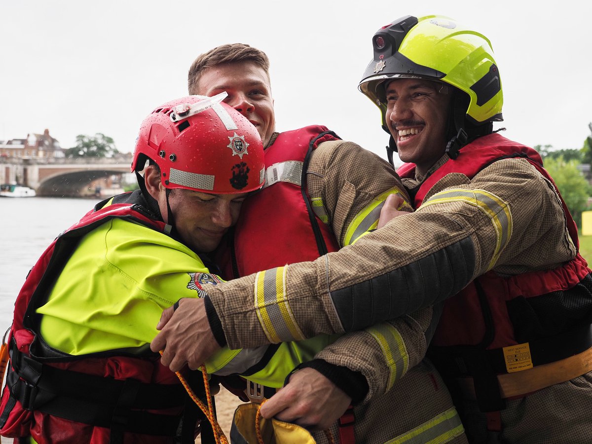 IN PICTURES: Hampton Court Palace hosts emergency services for World Drowning Prevention Day 🛟

#news #HamptonCourt #WorldDrowningPreventionDay #Twickenham

Read more ➡️ twickenham.nub.news/news/local-new…