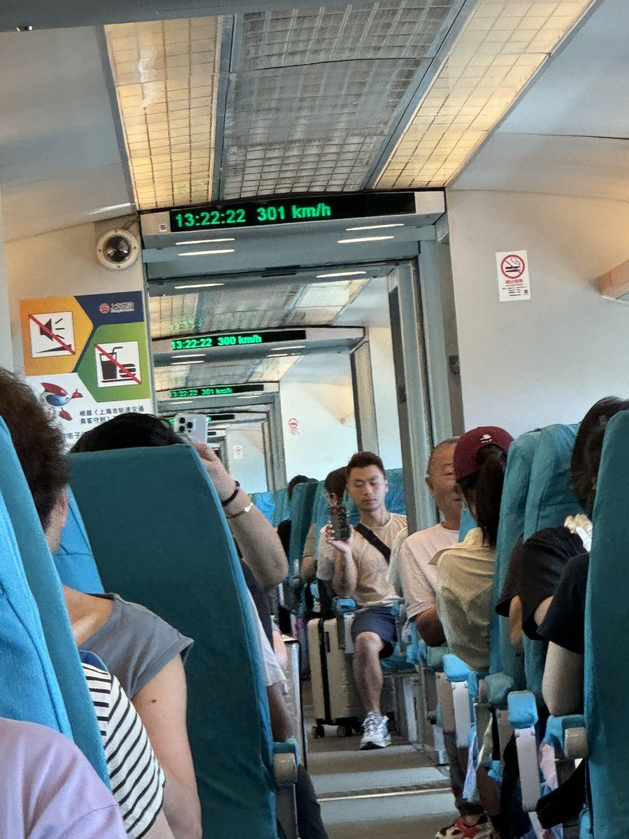 CarlosManzanoPe's tweet photo. Consulting Education MYM de viaje en el tren magnético a unas de las ciudades con mayor tecnología en China SHENZHEN para promover en instituciones de educación en México https://t.co/xWjEtnT9pd