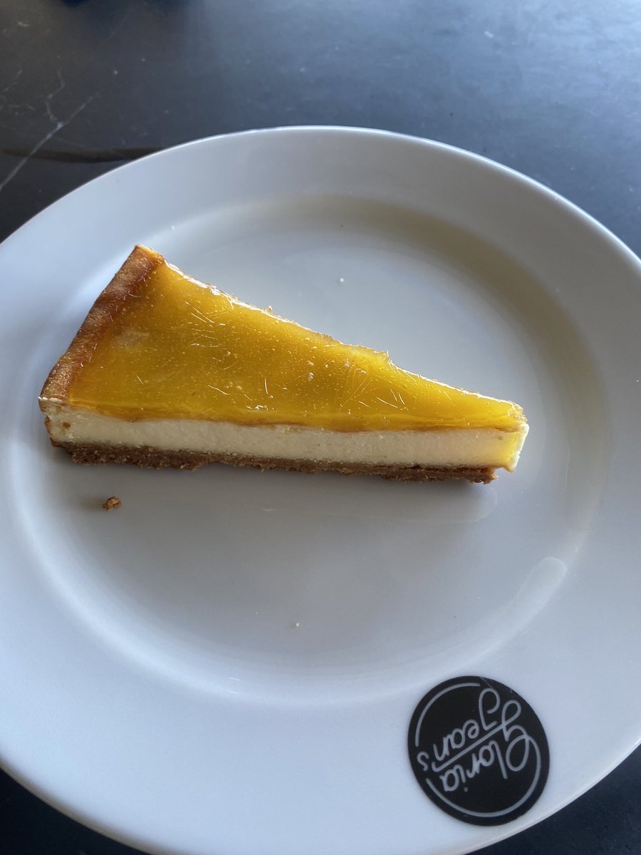 aysedda's tweet photo. Merhaba,
Cheesecake boyutu normal mi ya da mağazalar arasında farklılık mı var. Ama net söyleyebilirim ki mağazalarınız arasında farklılık var mesela bu minnak Trabzon Forum mağazanızda 100 Tl. Fotoğrafta da büyük çıktı düşünün @GJCsTurkey @MehmetDincerler https://t.co/oCNIKjMf8C