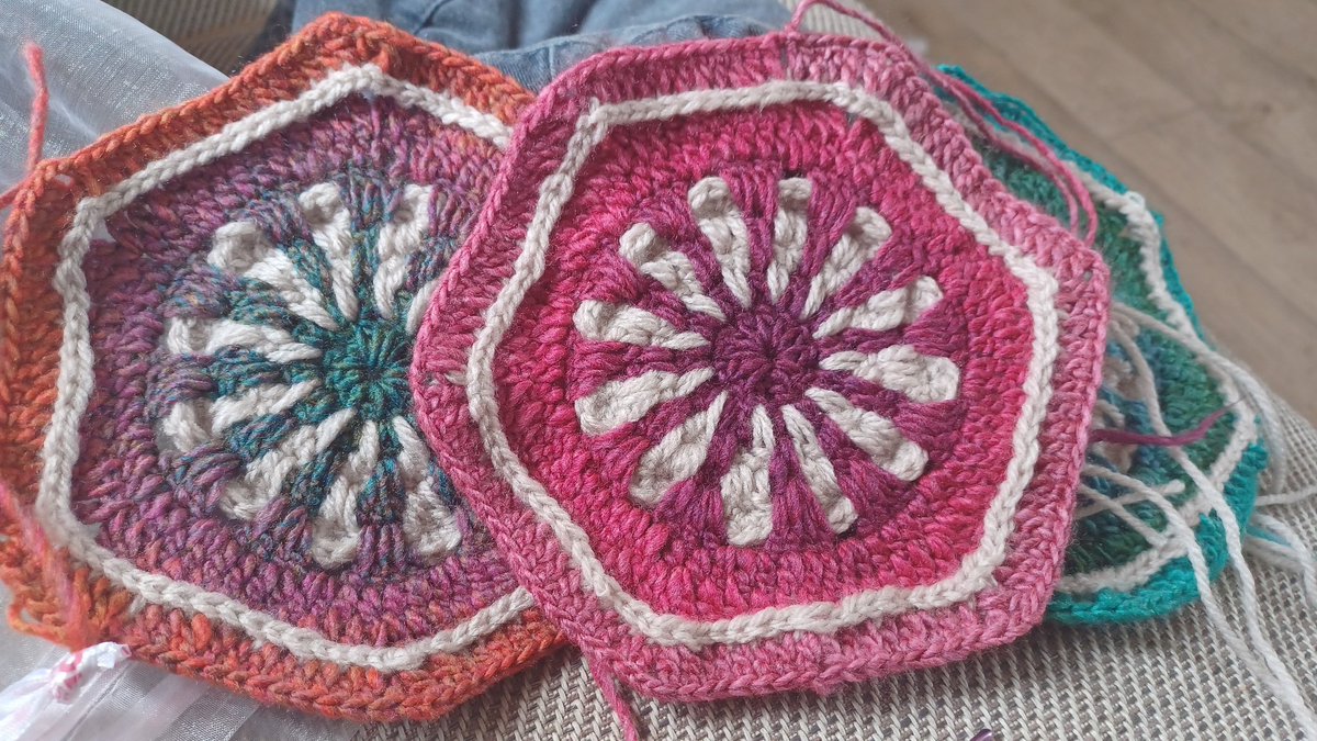 lannydoc's tweet image. Holiday crochet project started ....