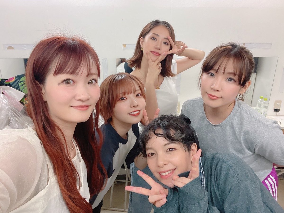 anon_SDN's tweet photo. Xscape × showdiner

ありがとうございました🙇🏻‍♀️

初めましての方も居たり
圧倒的な先輩方の中で混ざるのもとても緊張してましたが
最高に楽しいイベントになりましたっ✨️

2部のキラキラ光るヤツ？客席のみんな
めちゃくちゃ綺麗でした✨

 #showdiner
 #Xscape
 #Remix https://t.co/oWoXkRkpM6