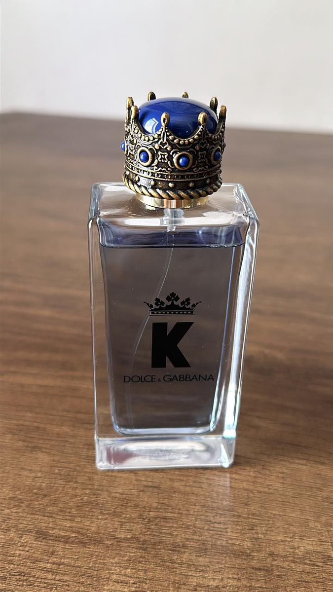 xraykh_'s tweet photo. اليوم في الدوام كالعادة قابلت أحد الزملاء لكن كان في شيء مختلف وهو ريحة العطر حقه ،يفوح منه بطريقة خيالية 👌🏻

كنت أحسبه عطر نيش وغالي وتحديدا كريد بس  فوحانه افضل من كريد المهم جبت لكم العطر نشدته عنه 

 طلع سعره ارخص من كريد ١٠٠٪ بحط لكم صورته https://t.co/9NO7JzLRSw