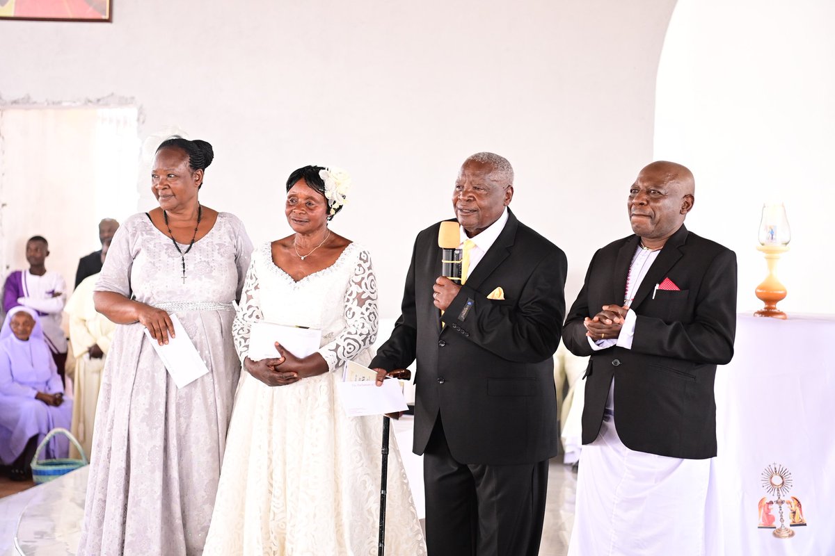 HM King Ceasor Mulenga T.G (@ceasormulenga) on Twitter photo I have the honour of congratulating my brother, the Rt Hon <a href="/Thomas_Tayebwa/">Thomas Tayebwa</a>, on the successful occasion of hosting H.E. <a href="/KagutaMuseveni/">Yoweri K Museveni</a> in his constituency for a historic Thanksgiving ceremony.
Viva, our people of Ruhinda North!
<a href="/esagala7/">Alex Esagala</a> I have the honour of congratulating my brother, the Rt Hon <a href="/Thomas_Tayebwa/">Thomas Tayebwa</a>, on the successful occasion of hosting H.E. <a href="/KagutaMuseveni/">Yoweri K Museveni</a> in his constituency for a historic Thanksgiving ceremony.
Viva, our people of Ruhinda North!
<a href="/esagala7/">Alex Esagala</a>