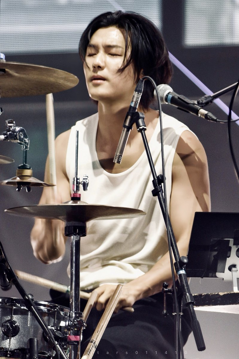 bluestars011410's tweet photo. 240727 UVERworld &amp; CNBLUE SUMMER LIVE IN KOREA 

He is art 🥁
@MR_KANGGUN 💙

#강민혁 
#KANGMINHYUK 
#CNBLUE https://t.co/VhXHaDf4Gd