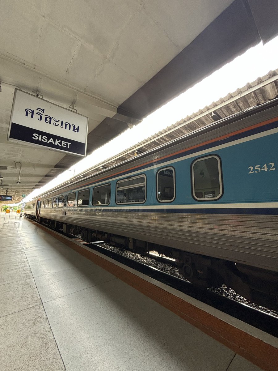RepeatTravels's tweet photo. 2nd Class AC Train from Bangkok to Sisaket. 7 hours and 575 Baht. Was busy because of holiday.
Have you ever visited Issan ?
What do you think ?
My previous Ex was from Nong Khai, went twice up there. And Udon Thani 😝
#ThailandTravel #BudgetTravel #TrainJourney #issan https://t.co/cm1c3fPGcX