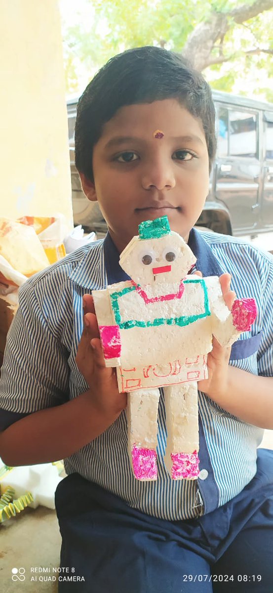 SubashNatarajan's tweet image. டீச்சர்ட வெரிகுட் வாங்கியாச்சி பிரென்ட்ச் 😍
#kids #schoolproject