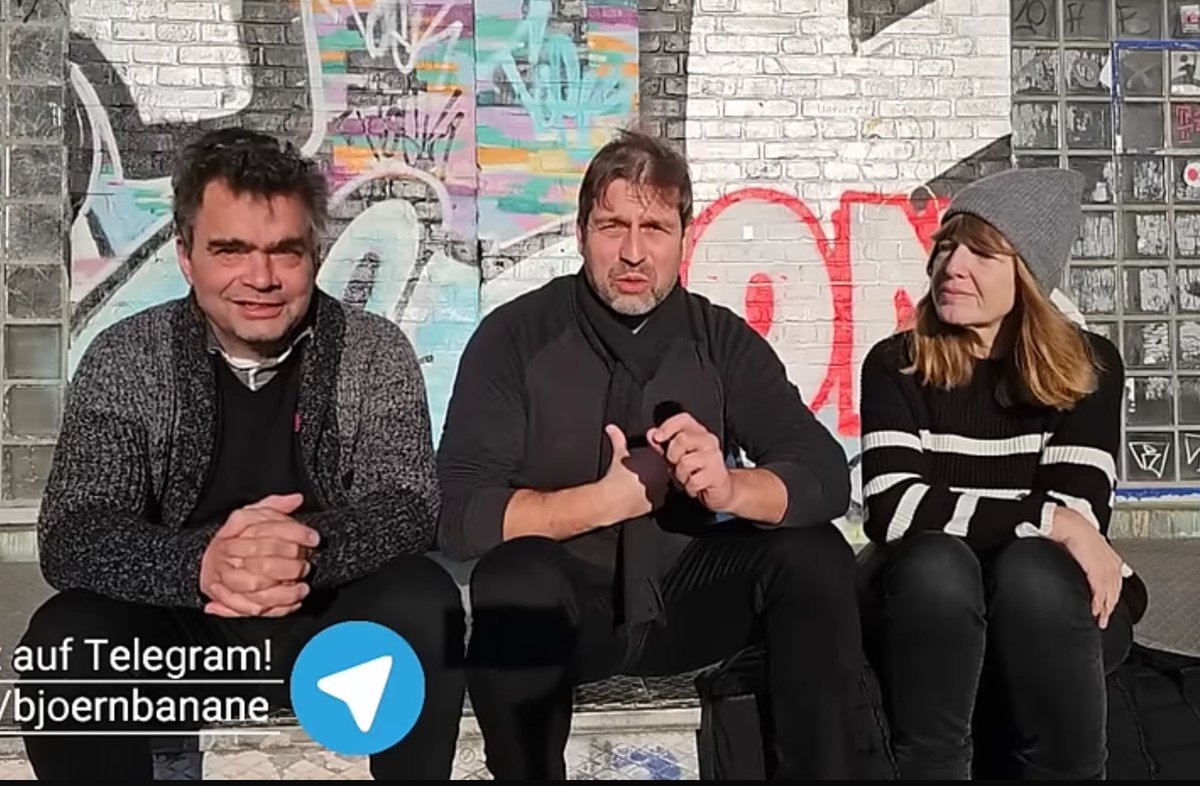 DerNorb's tweet photo. Bestbodys #Kaufmann und #Lues mit #BrauneBanane, dem widerlichen Ekelpaket mit Faschistenaffinität.
Die selbsternannte „Friedensbewegung #Rostock“ ist rechtsextrem unterwandert und offen für Faschisten.
🤮 https://t.co/IEvWSpK7Ew