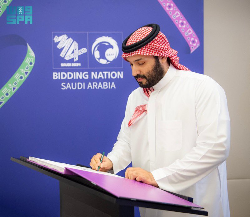 #ولي_العهد الامير #محمد_بن_سلمان  يبارك اكتمال ملف وطني الغالي المملكة العربية السعودية لاستضافة #كاس_العالم_2034 فوق هام السحب يابلادي 🇸🇦