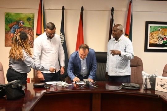UNODC_Firearms's tweet image. 🚁🔧 UNODC has donated two advanced drones to Guyana´s Ministry of Home Affairs to bolster firearm detection & national security efforts & to enhance public safety and combat firearms related crimes. #UNODC #TechForSecurity #Guyana #Drones