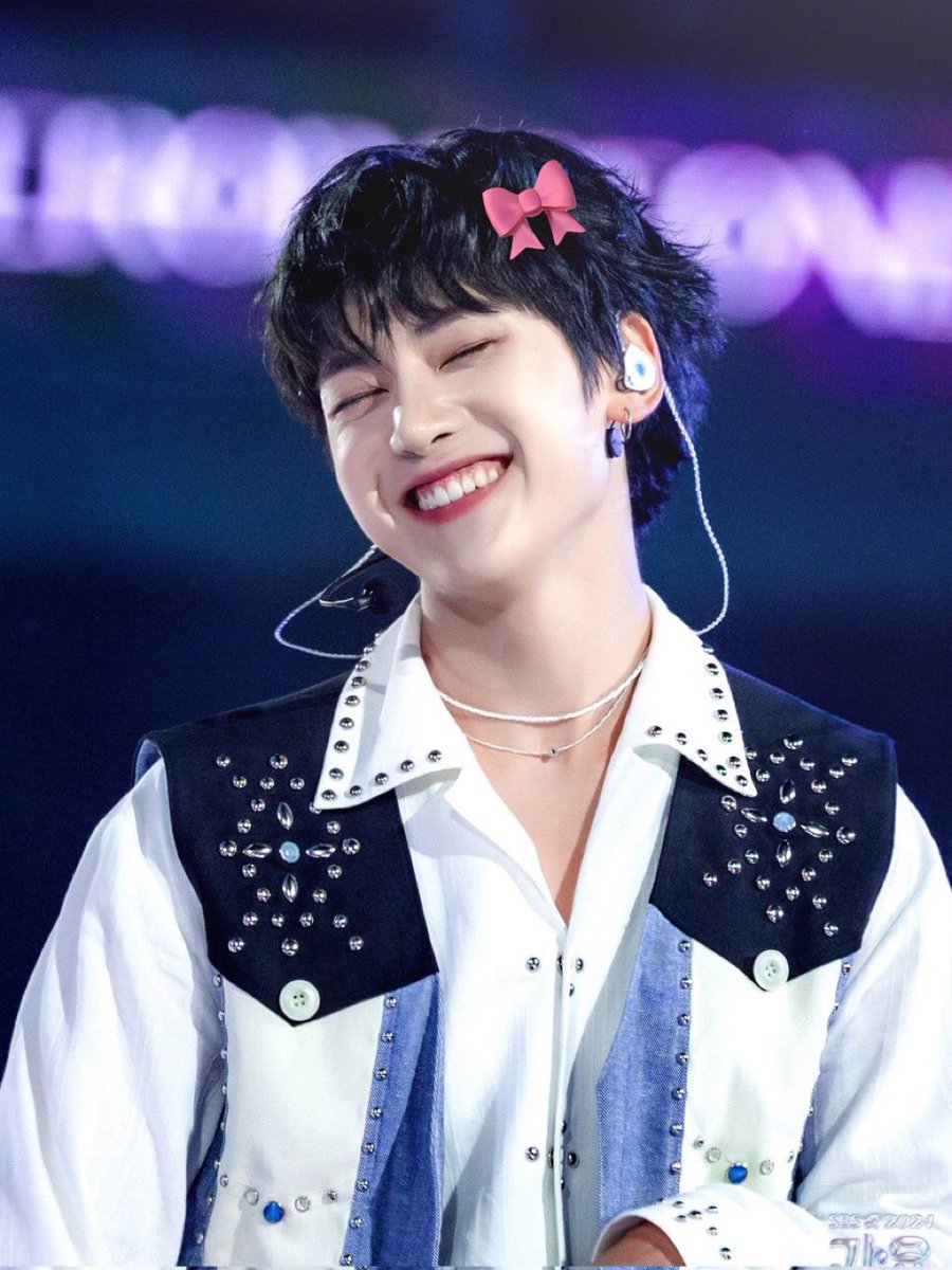lemattu's tweet image. a thread of matthew getting princess treatment from members and other people
— necessary thread ᯓᡣ𐭩