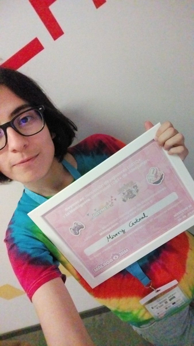 Mis tres premios de <a href="/GaymerEs/">Gaymer.es 🎮 🏳️‍🌈🏳️‍⚧️</a> (no me hice foto con el primero ;-;)

Como van a dejar de participar en la <a href="/MalagaJam/">MálagaJam</a>, el premio que nos dieron esta edición es también el último, y me parece un honor tenerlo