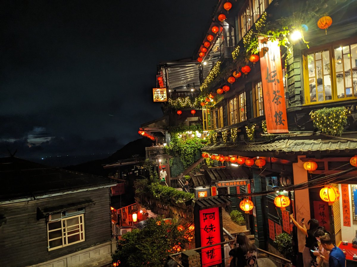 masa1204s's tweet photo. 九份夕方も夜も綺麗 https://t.co/bG7vZsvnlX