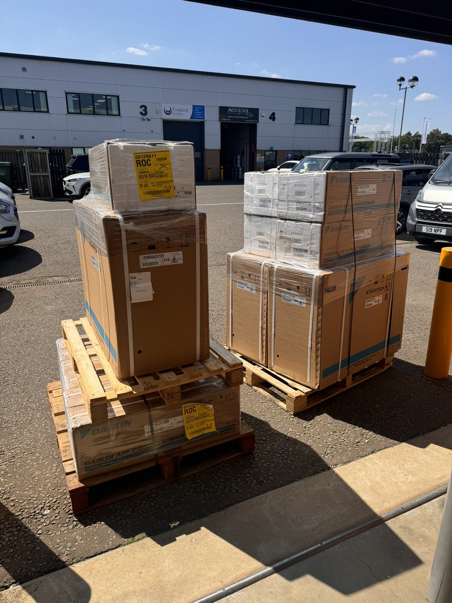 Another busy week of installations just in time for a heatwave ☀️☀️ 

#cadairltd #daikinairconditioning #AirConditioning #checkatradeapproved #cool #Install #safecontractor #hampshire #londonairconditioning