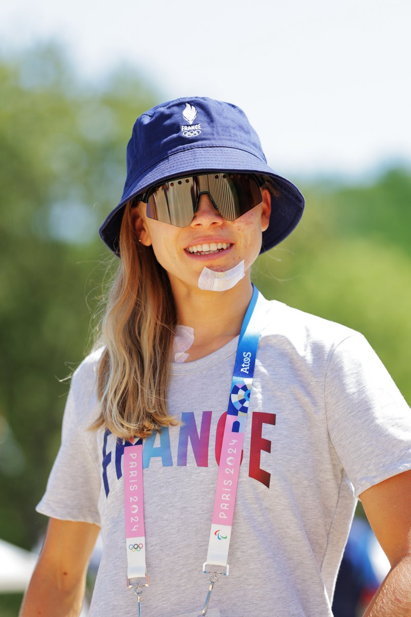Hero 👊

We're so glad to see Loana Lecomte back up on her feet and here to watch the Men's XCO here at <a href="/Paris2024/">Paris 2024</a> 

#MountainBike #Paris2024 #OlympicCycling #Cycling