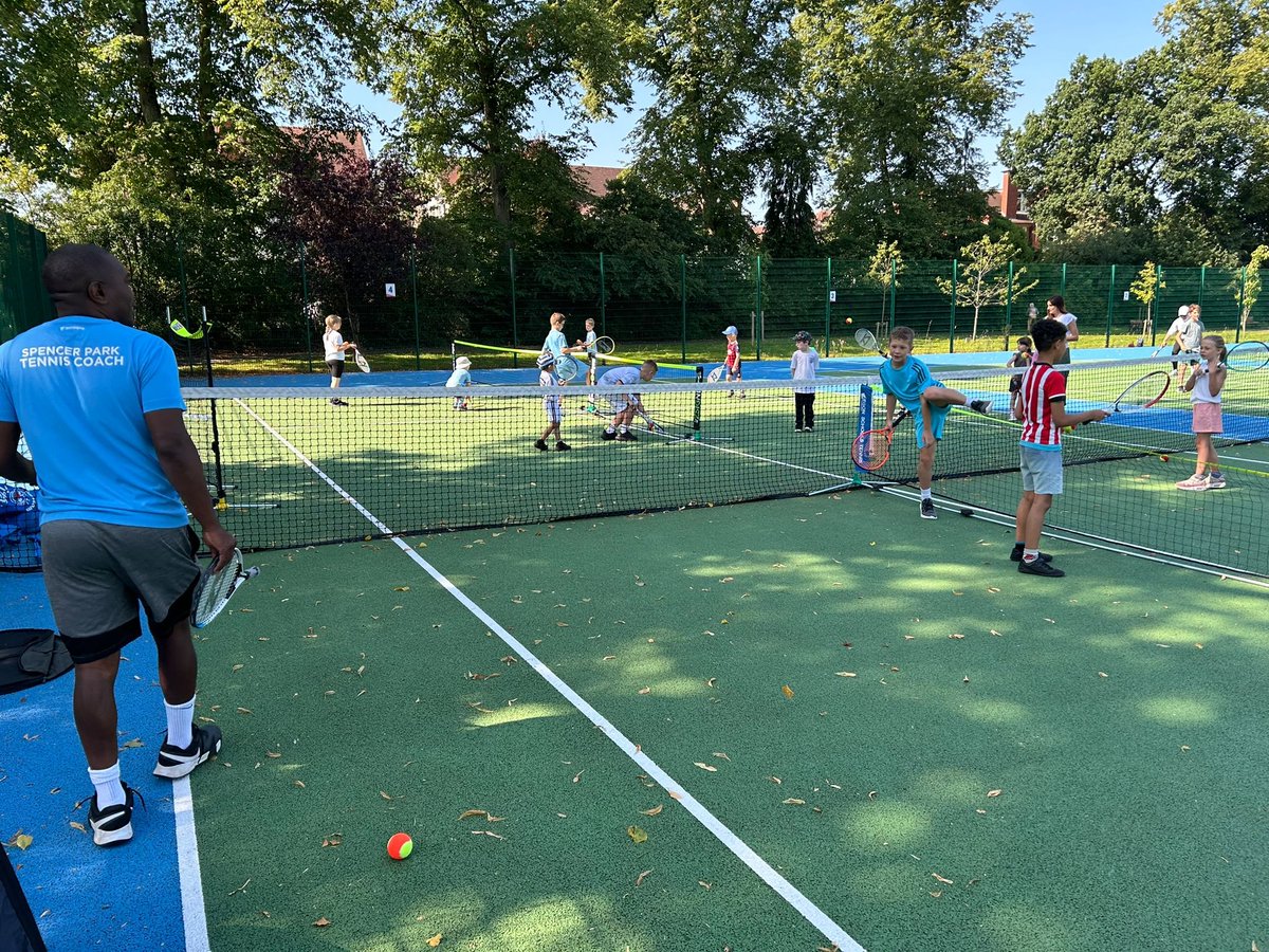 EarlsdonPrimary's tweet image. Great to see so many young people taking part in our #GoParks inclusive tennis at Spencer Park today! @positiveyouthUK @lta