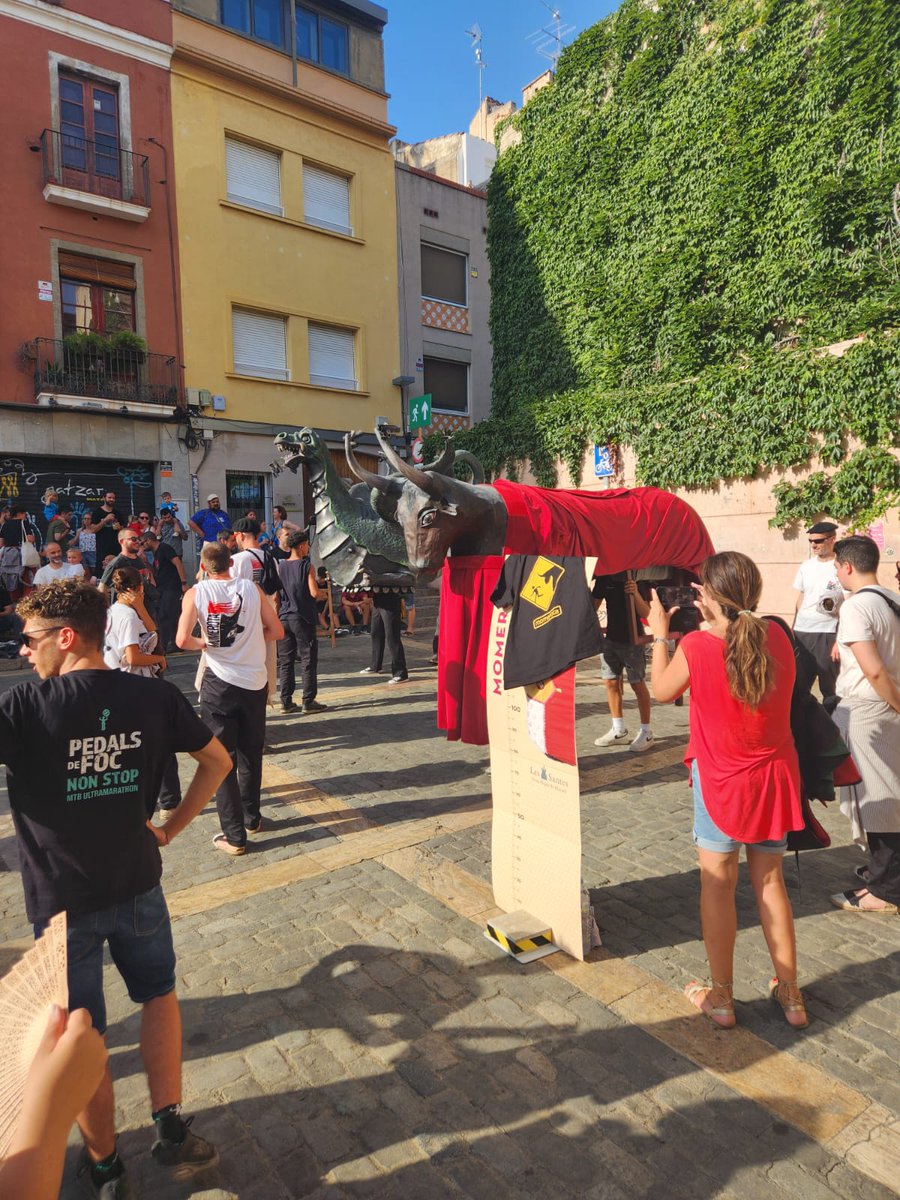 JuntsperMataro's tweet photo. Enfigura't!
📍Plaça de l'Ajuntament
#LesSantes #Mataró
#Enfigurat https://t.co/natbTWThu3