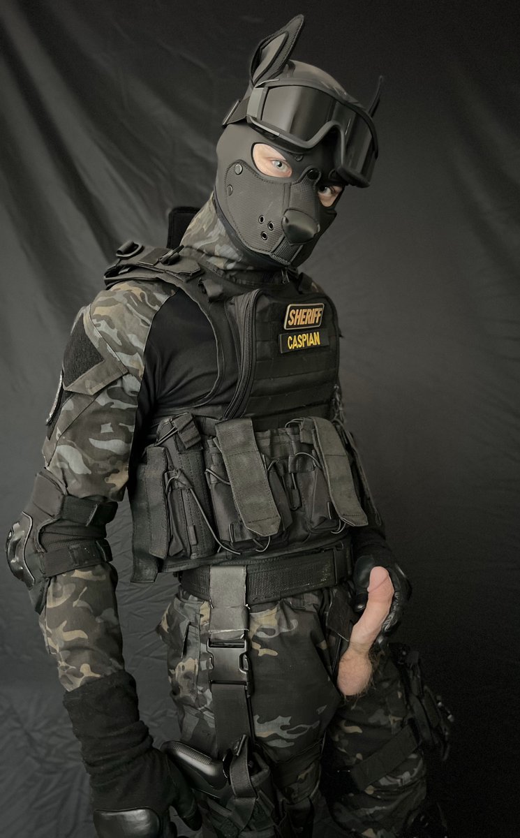 Dont mind me Im just a horny guard doggo thinking of all the ways geared masked men can turn this bone into a milk one. 

Picture by my amazing Sir @Swat_Studios23