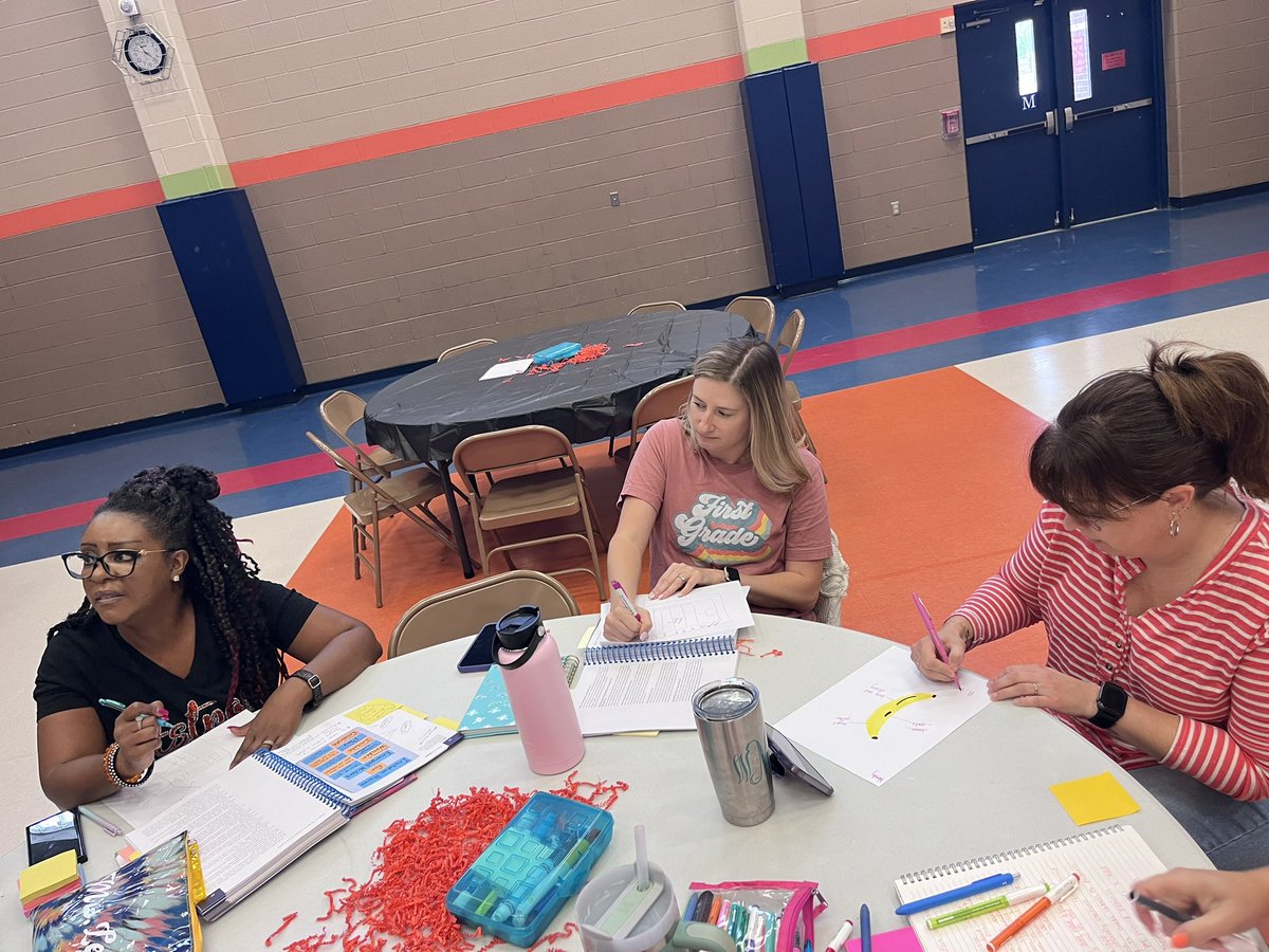 HalbardierELALP's tweet photo. Our K & 1st grade teachers learned how to implement Patterns of Wonder in their classrooms this morning. What do you wonder about when you look at an author’s writing? @whitney_larocca #lplegacy #lplitlegacy #patternsofwonder https://t.co/S87g7FQfKo