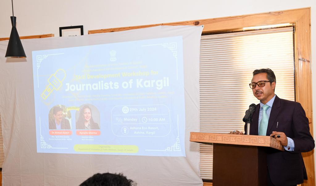 DIPR_Kargil's tweet photo. DIPR Kargil today organized a Skill Development Workshop for Journalists of Kargil District which was attended by journalists and the Media Team of the Department.
@LAHDC_Kgl
@Er_PunchokTashi 
@Info_Ladakh @imteeaz_kacho
@DDNewslive @ddnewsladakh 
1/3
 #JournalismWorkshop https://t.co/CJ6g1tAAFu