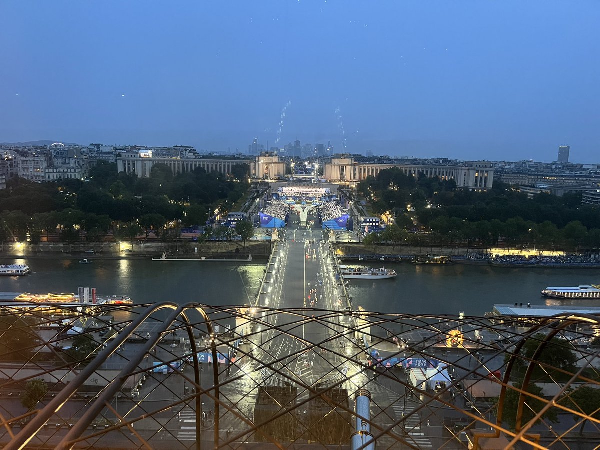 Nach dem @Bundeskanzler Besuch der Präsidentin des Bundesrates <a href="/ManuelaSchwesig/">Manuela Schwesig</a> in Paris. Im Deutschen Haus ein klares Bekenntnis zur deutschen Olympia-Bewerbung und für Rostock als Austragungsort der Segelwettbewerbe. Paris macht Mut.
<a href="/DOSB/">DOSB</a> @DOSB_Burmester