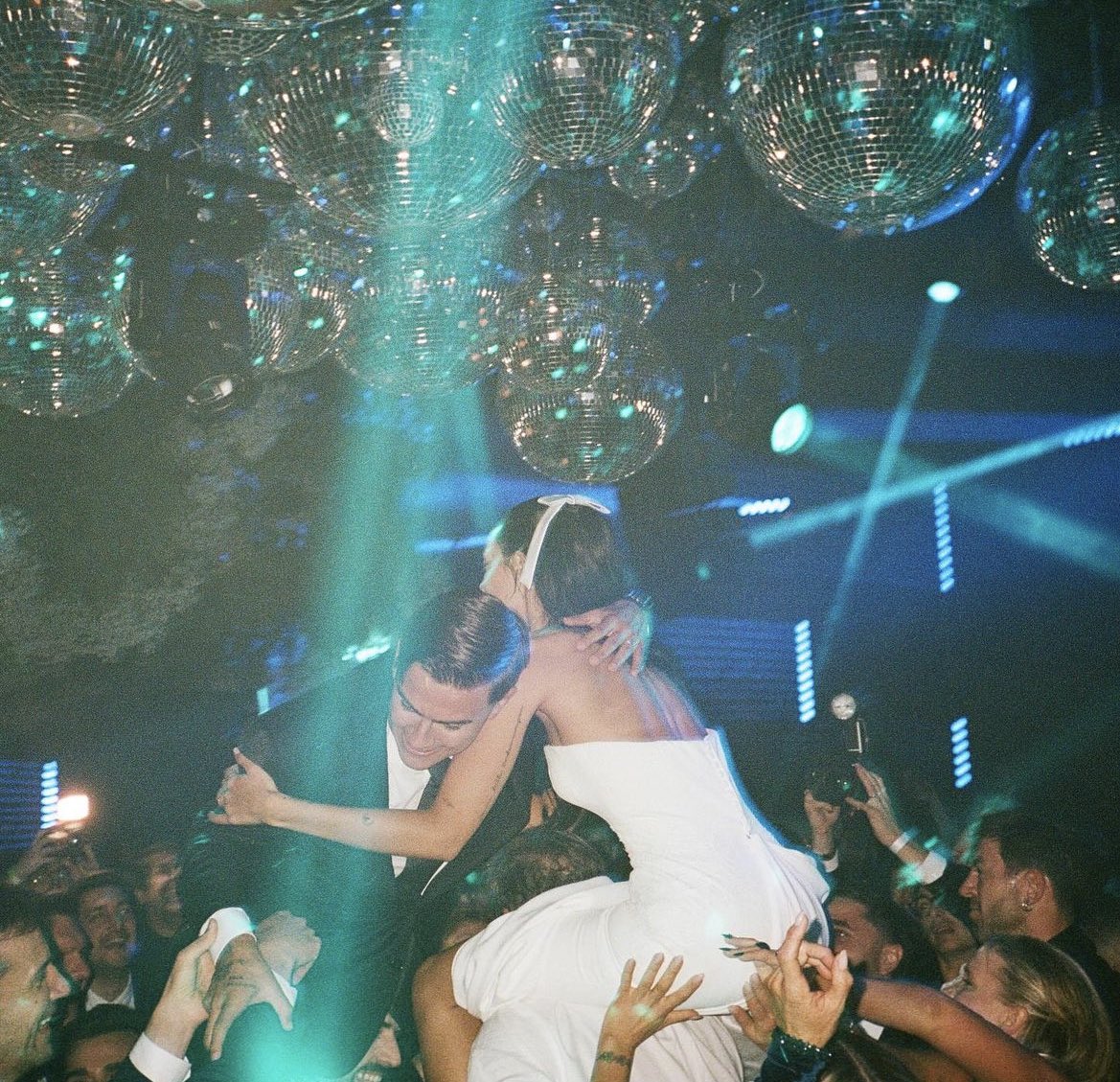 orianaxfriends's tweet photo. Lo mucho que gozaron en su casamiento 😍🥳 https://t.co/PRGr8tfbwV