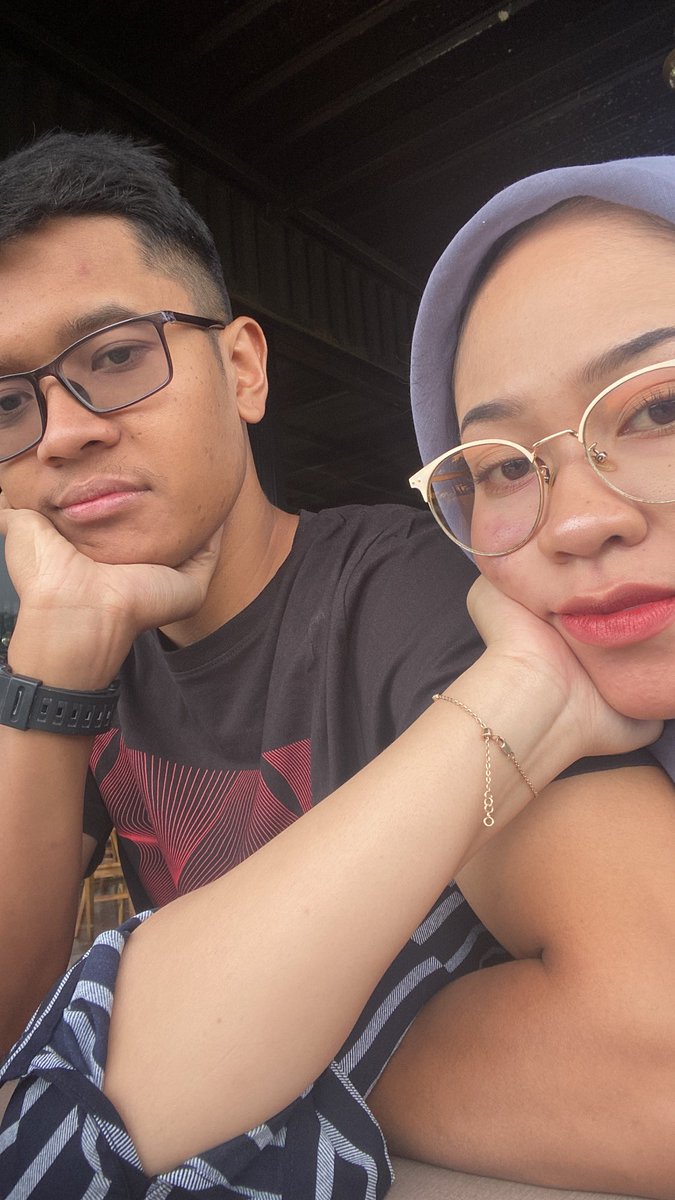 indahdpss's tweet photo. Semua orang bisa tiap hari ketemu, saling tukar cerita langsung. 
Bukan perihal kenapa sering ketemu pas pulang. Ya karena sama” melewati fase berat tapi posisi lagi di tempat jauh https://t.co/AjEcyqiqwi