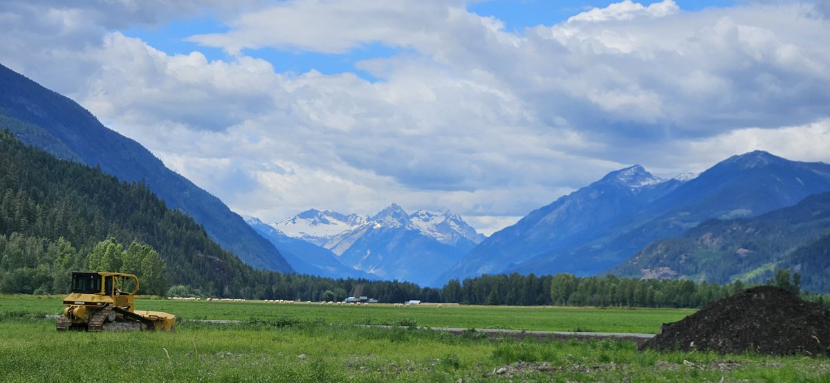 #Seed #Potato #Pemberton BC. Returned from a weekend in Pemberton where the valley town is surrounded by above treeline peaks that provide a natural barrier to many diseases. Adding a picture of Pemberton Meadows where much potato is grown. Love the #PembertonPotato