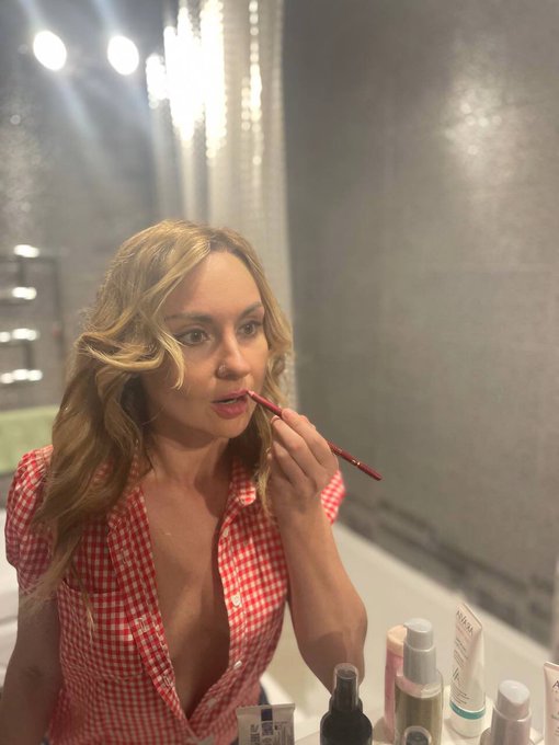 My Broadcast Schedule🔛 Tuesday Thursday Saturday (5 pm - 11 pm Berlin time) https://t.co/Fb7I2f3kGr 😜