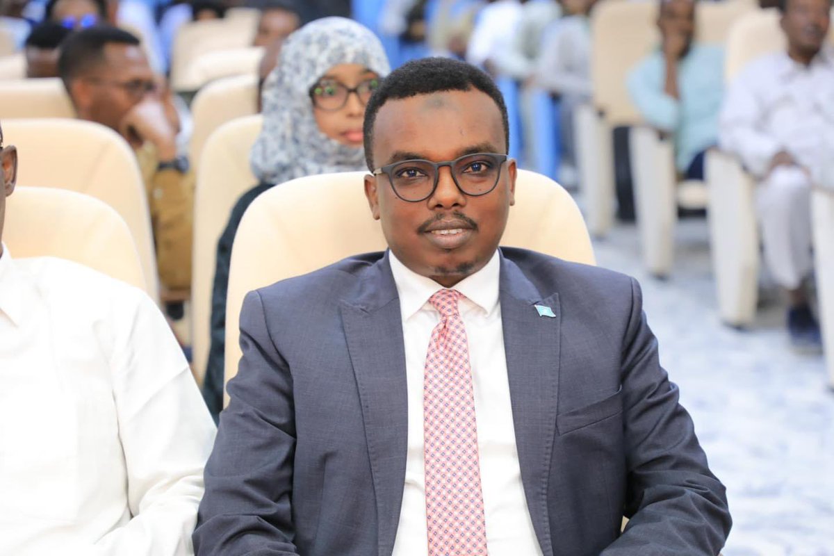 daahirsom's tweet photo. Waxaan Maanta ka qeyb galay madal lagu Daahfuray  34 sanno ka dib adeegyo casri ah oo lagu keydin doono xogta dadka deggan Caasimadda Muqdisho.
Adeegyadan ayaa sahlaya in Waaxda dad dhigista Dowladda Hoose Xamar ay diiwaangeliso dhacdooyinka ka dhaca Caasimadda.
@Golaha_shac_JFS https://t.co/MDG7weSbcY