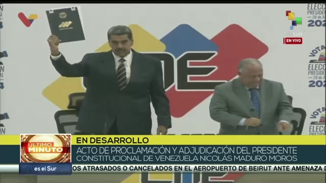 #ENVIVO | Presidente del #CNE de #Venezuela, Elvis Amoroso, firma acta de proclamación y adjudicación del presidente reelecto <a href="/NicolasMaduro/">Nicolás Maduro</a>
