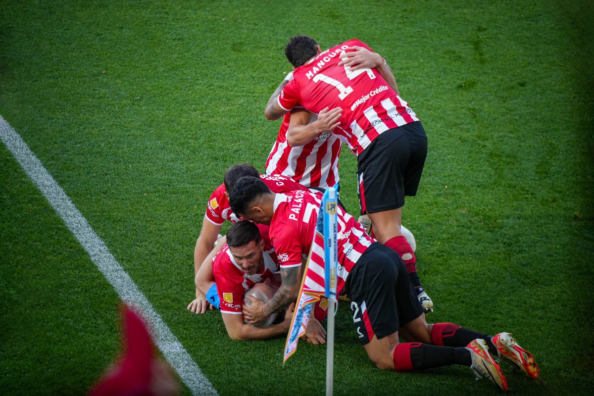 Eros_Mancuso17's tweet photo. Hermosa tarde de alegria para todos! 
Esto es ESTUDIANTES 🤩🦁🇦🇹
@edelpoficial https://t.co/PgLbXxWy95