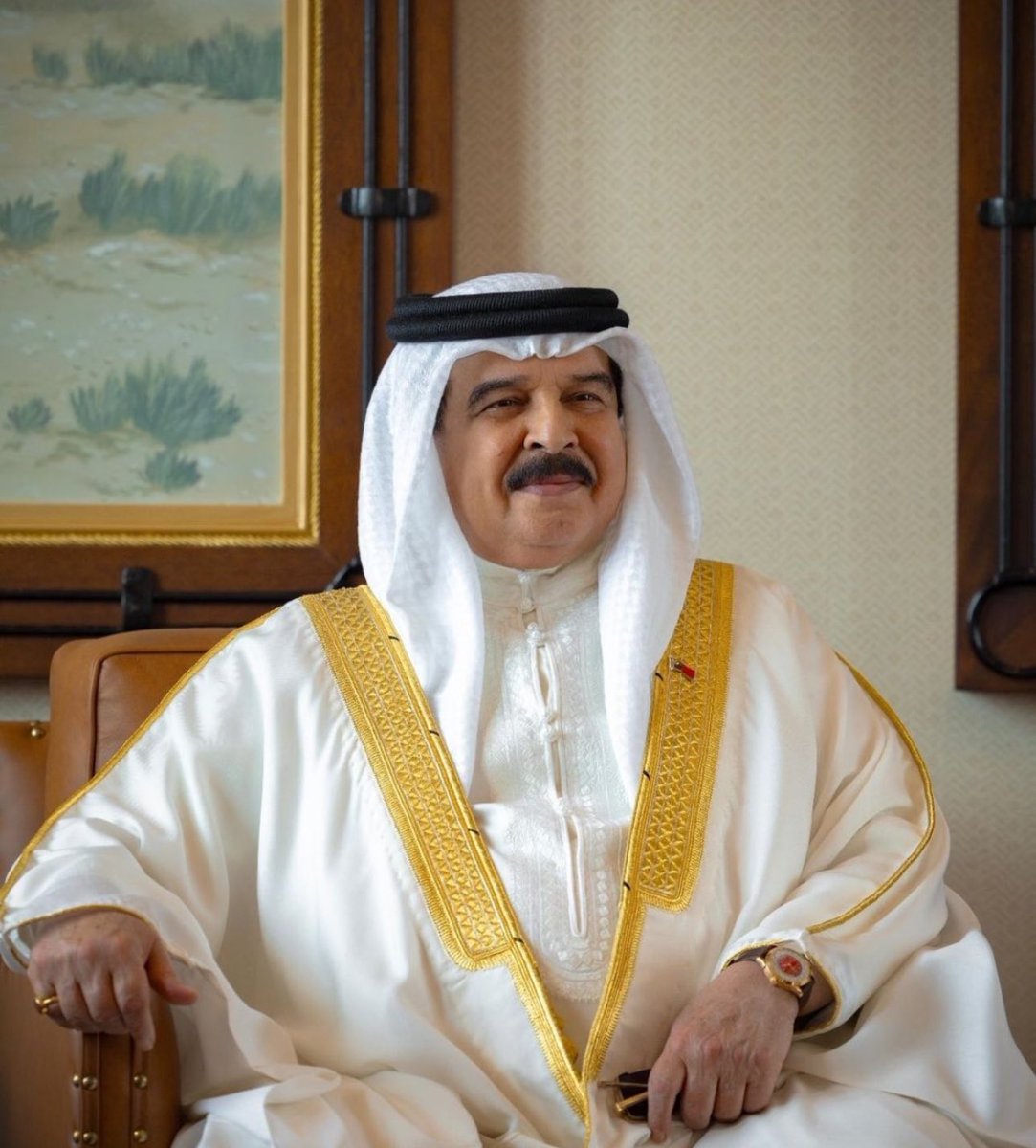 Humoodalkhalifa's tweet image. حفظ الله سيدي عاهل البلاد المعظم  
وأدام الله عزه  ونصره  
وسدد على طريق الخير والحق خطاه ..