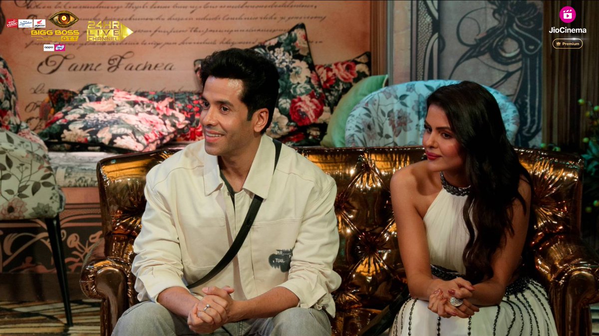 AditiSharma780's tweet photo. #PriyankaChaharChoudhary &amp; #TusharKapoor Karne Aaye Hain Apni Webseries "Dus June Ki Raat" Ka Promotion But Sath Me Kuch Surprise Element Bhi Hai https://t.co/a4HoUzc53s