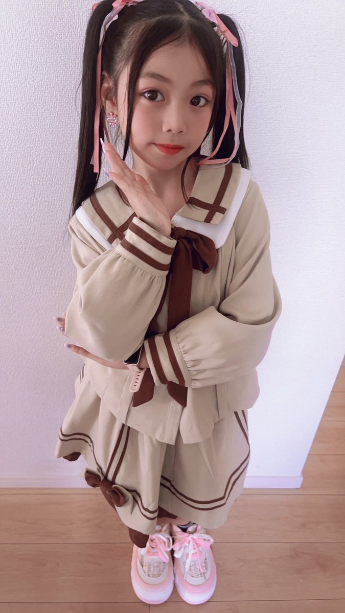 こんばんは🌆
今日沢山寝たよ14時まで寝てた
いつもありがとうございます🩷
#スイモン
#topmodelschool名古屋 
#js4 
#カメラマンさんと繫がりたい 
#写真が好きな人と繋がりたい 
＃ポートレート写真 
#キッズアイドル 
#キッズモデル