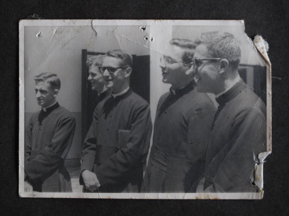 Hoy falleció el sacerdote Federico Carrasquilla, amigo, teólogo y luchador por las causas populares en Medellín, un ser humano extraordinario cuya sabiduría y amor cristiano sigue presente en los corazones de la gente trabajadora de esta ciudad.

¡Gloria y pasión de la barriada!